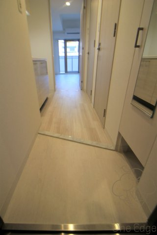 エスリード南森町ラグシスの玄関