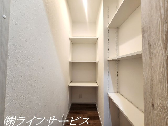 【収納】 | サニーコーポ東三国 | パントリー／ストックが多くてもしっかりと収納できますね！