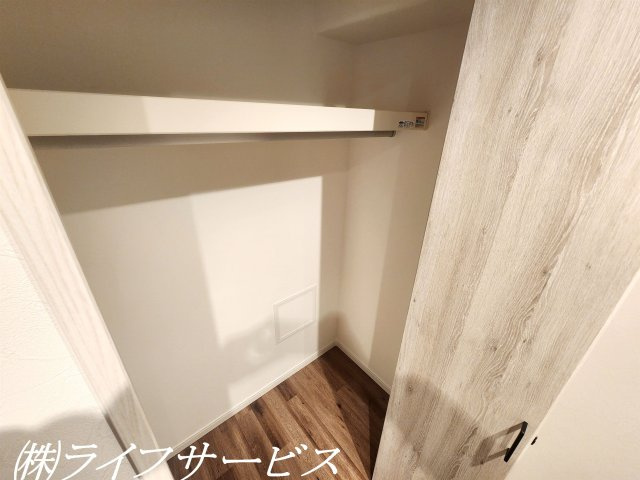 【収納】 | サニーコーポ東三国 | 玄関側洋室5.1帖/クローゼット有