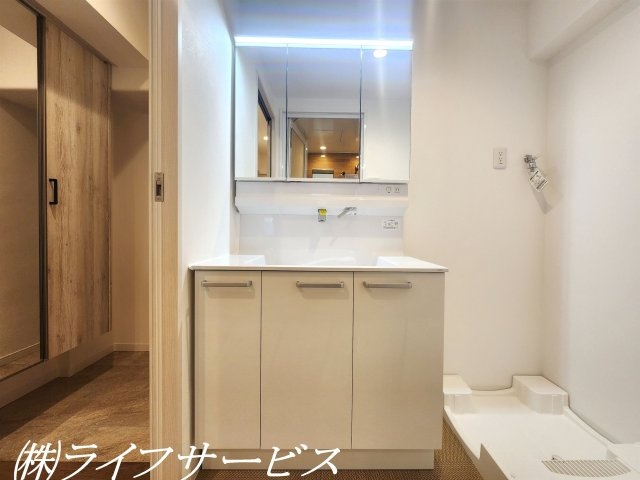 【洗面所】 | サニーコーポ東三国 | 三面鏡付の洗面化粧台新調