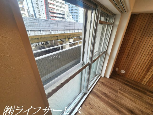 【設備】 | サニーコーポ東三国 | リビングの窓は二重サッシ！