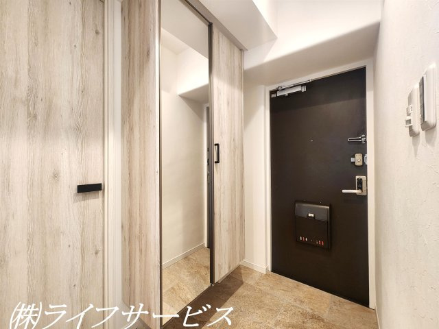 【玄関】 | サニーコーポ東三国 | 玄関/天井高シューズボックス付