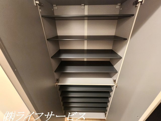 【玄関】 | サニーコーポ東三国 | 玄関/天井高シューズボックス付