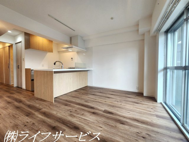 【居間・リビング】 | サニーコーポ東三国 | ＬＤＫ１４.０帖・！照明や設備のグレード、クロスなどこだわりのリフォーム！