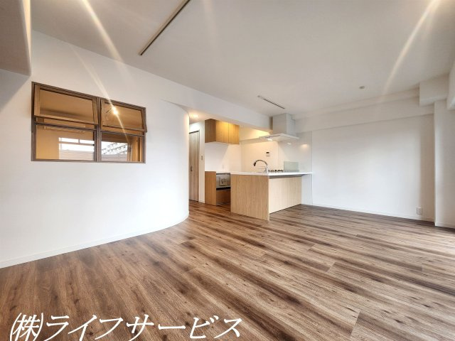 【居間・リビング】 | サニーコーポ東三国 | ＬＤＫ１４.０帖・！照明や設備のグレード、クロスなどこだわりのリフォーム！