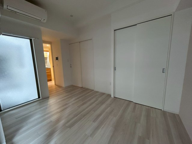 セレニテ難波グランデシュッドの洋室