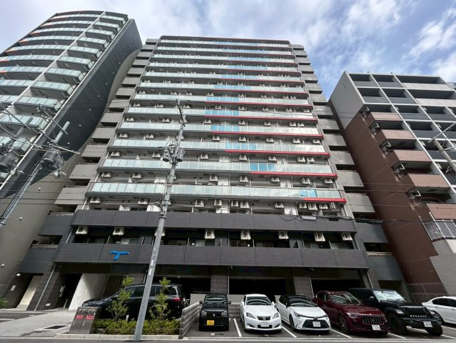 セレニテ難波グランデシュッドの外観