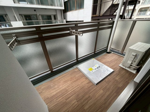 セレニテ難波グランデシュッドのバルコニー