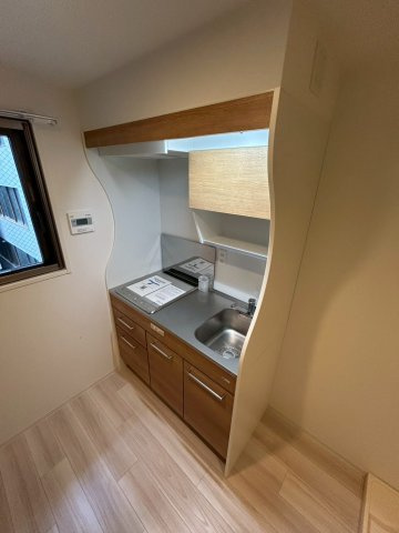 セレニテ難波グランデシュッドのキッチン