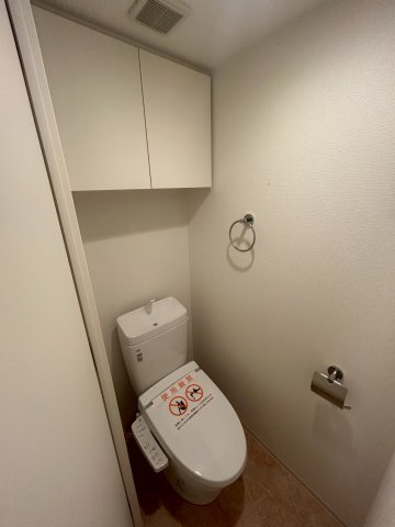 セレニテ難波グランデシュッドのトイレ