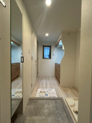 セレニテ難波グランデシュッドの玄関