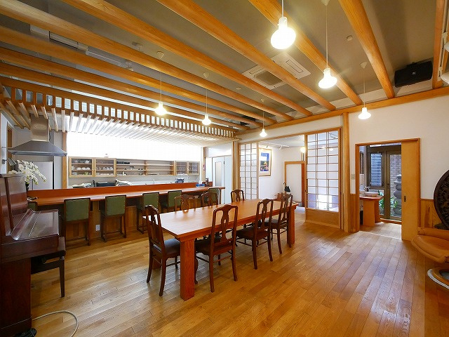 北市町店舗の内装