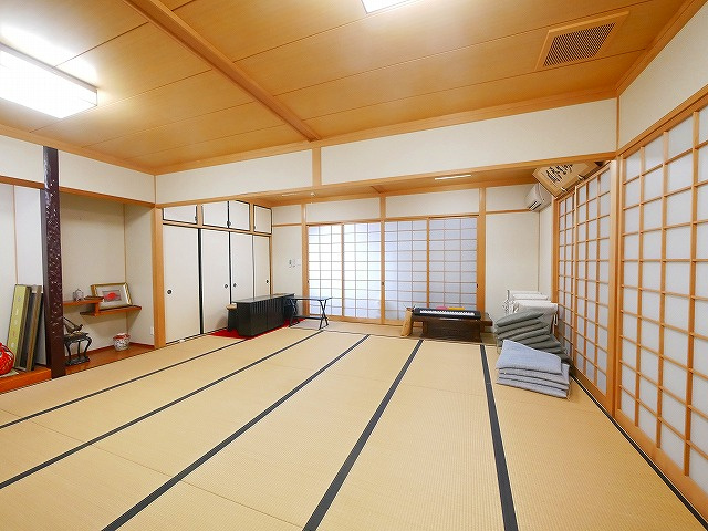 北市町店舗の内装