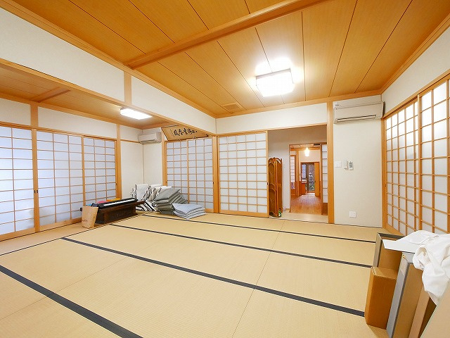 北市町店舗の内装