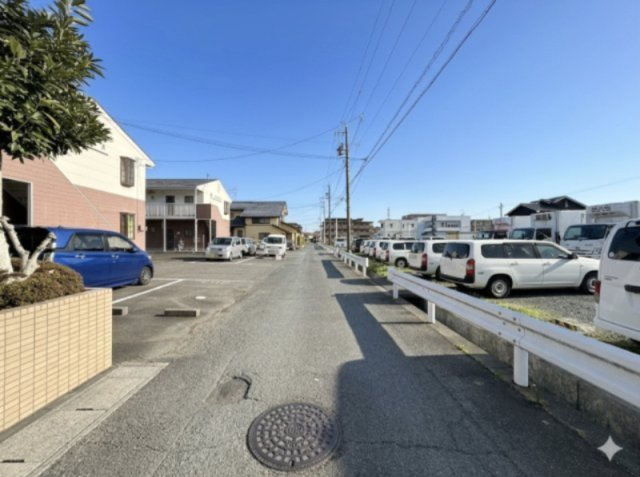 グランコート三島のその他|前面道路は車通りが少なく安心です。