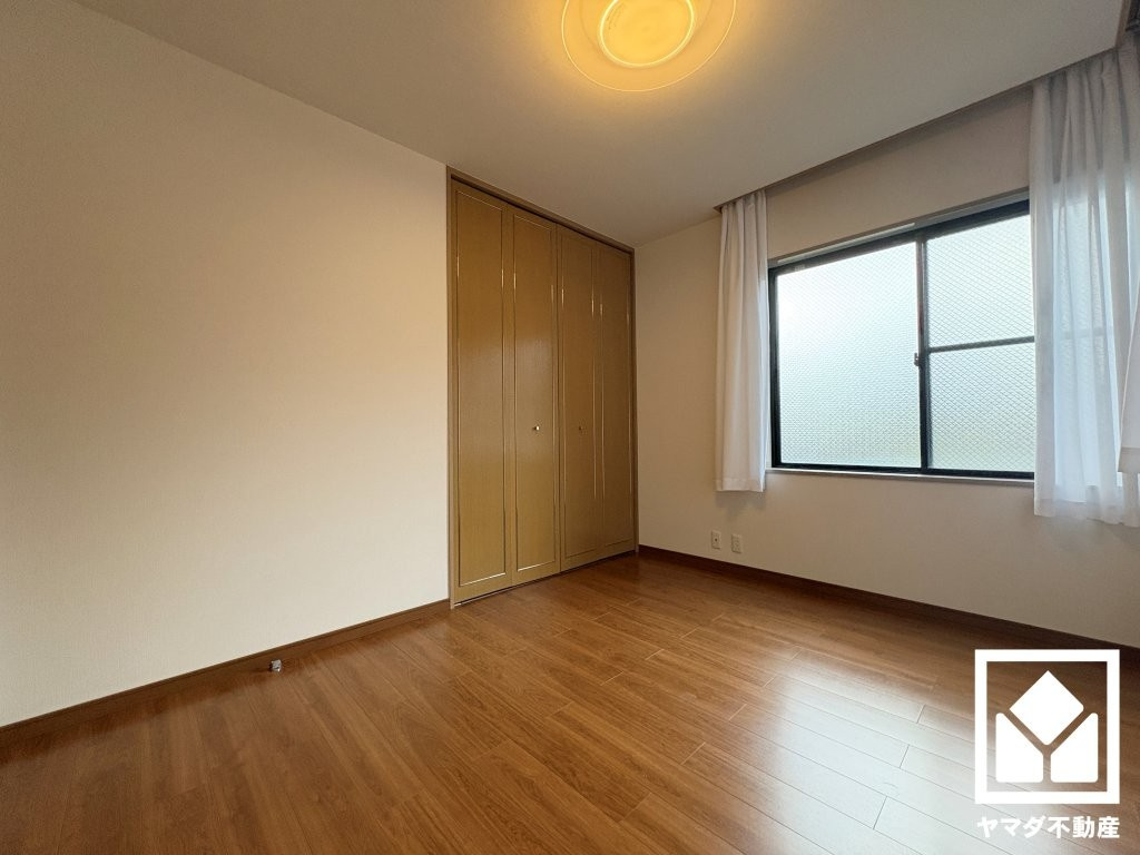 プレスティージュ苦楽園の洋室|約6.4帖の洋室です。全居室6帖以上のゆとりある居住空間​で、広々お使いいただけます。