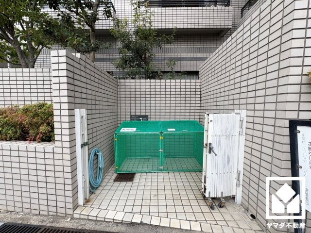 プレスティージュ苦楽園のその他共用部分|衛生面への配慮もうかがえる、心地よく利用できるごみ置き場です。