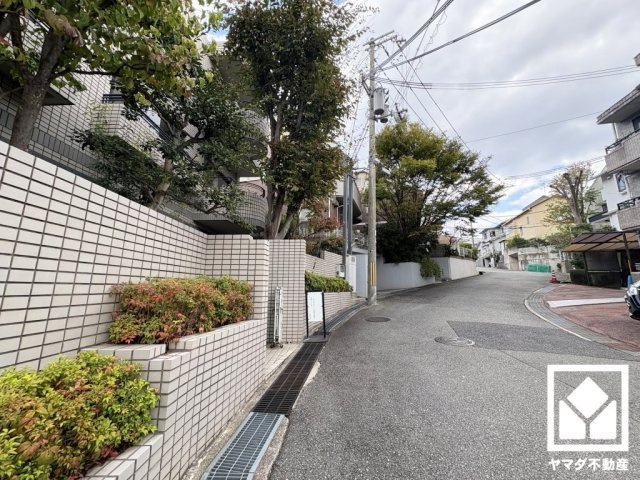 プレスティージュ苦楽園の内装|安心・安全な暮らしをサポートするオートロックシステムを備えています。
