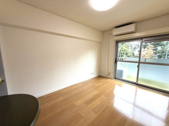 岡本パークマンションの居間・リビング