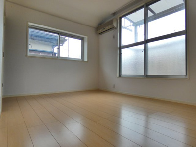 【洋室】 | 南平戸建 | 6帖南側洋室