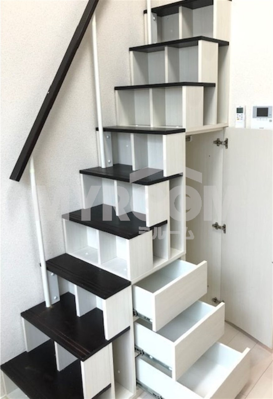 ハーモニーテラス貫井Ⅱの収納|収納階段（同一仕様写真）