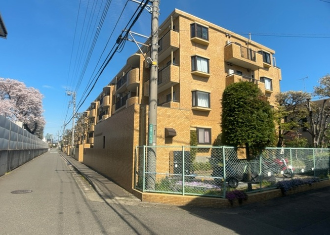 【外観】 | ライオンズマンション相模大野第弐Ａ館 | マンションの外観は非常に重要なポイントです！外観の善し悪しは資産価値に大きな影響を与えます。外観のいいマンションを購入することで、高値で売却がしやすく、買い手が見つかりやすいというメリットがあります。