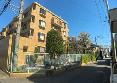 【外観】 | ライオンズマンション相模大野第弐Ａ館 | 隣家の土地はどうなっているのか、生活利便施設が近くにあるのか、学校まで近いかなど、お客様のライフスタイルにあわせたイメージが重要です。また、近くにあると困る施設が近くにないかも確認するといいでしょう。