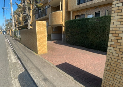 【内装】 | ライオンズマンション相模大野第弐Ａ館 | 共用部分は、一棟の建物に住む区分所有者全員が共同で所有するとし、共用部分の管理、補修などは、区分所有者で形成される管理組合が行います。個人の判断で勝手に変更することはできませんので覚えておきましょう。