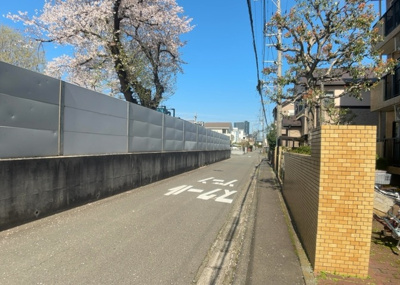 【展望】 | ライオンズマンション相模大野第弐Ａ館 | 景色重視でお家選ぶをするとスーパーが遠い！学校が遠い！など生活をするうえで利便性で困ることもあります。まず一度現地を見学する際に、周辺の施設などがあるかを確認し、暮らし始めた後のことを想像しましょう。