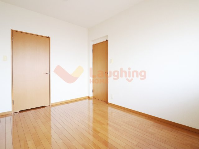 メゾンドームの寝室|広くて明るい寝室