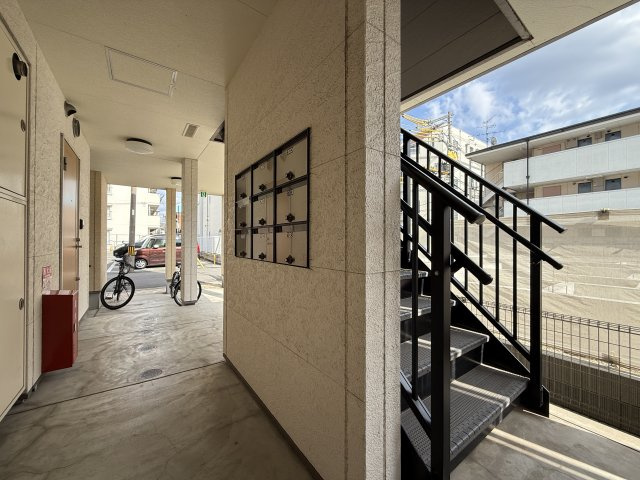 フジパレス杉本町EASTのエントランス