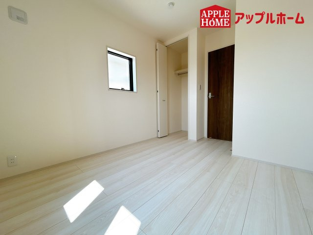[新築住宅] 鴻巣市鴻巣 第2 全3棟の洋室|２階居室は全室収納あり！たっぷりある収納活用でお部屋もキレイを保てます♪