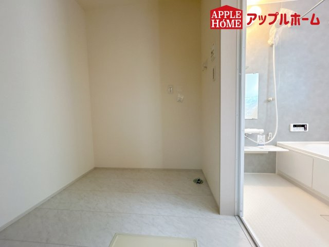 [新築住宅] 鴻巣市鴻巣 第2 全3棟のランドリースペース|白を基調とした清潔感のある快適空間です。
