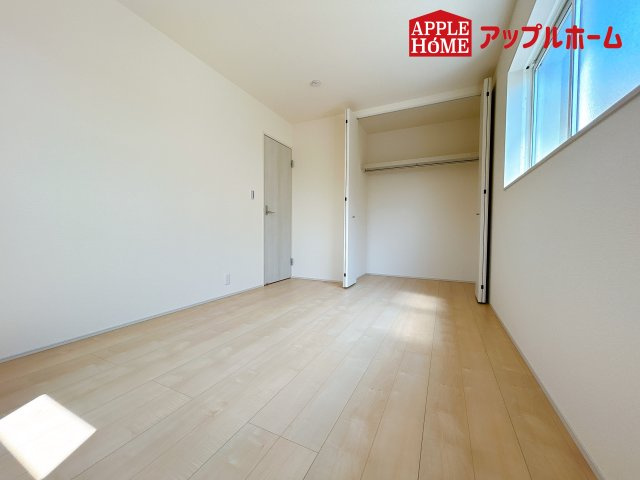 [新築住宅] 鴻巣市鴻巣 第2 全3棟の洋室|２階居室は全室収納あり！たっぷりある収納活用でお部屋もキレイを保てます♪