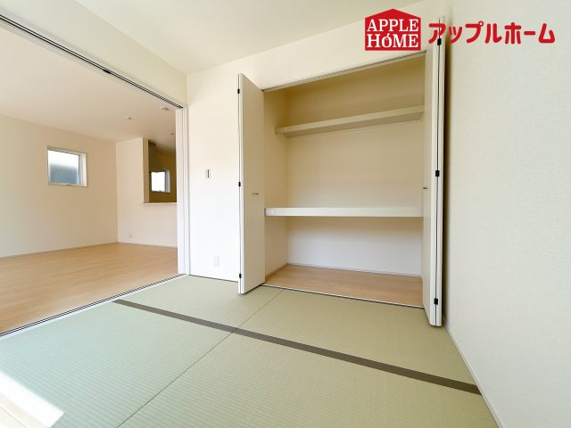 [新築住宅] 鴻巣市鴻巣 第2 全3棟の和室|広々とした居住空間は日々の暮らしを彩り、心のやすらぎと満足感を与えてくれます。通風と採光を考慮した設計は子供たちはのびのび育ち、家族でくつろぎと団らんを生み出します。