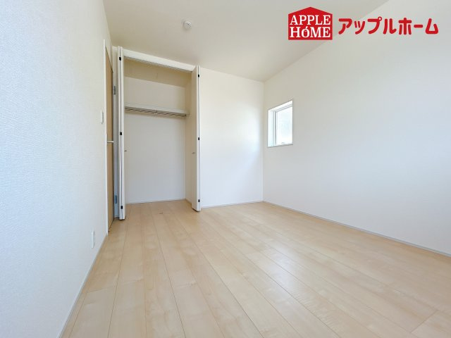 [新築住宅] 鴻巣市鴻巣 第2 全3棟の洋室|２階居室は全室収納あり！たっぷりある収納活用でお部屋もキレイを保てます♪