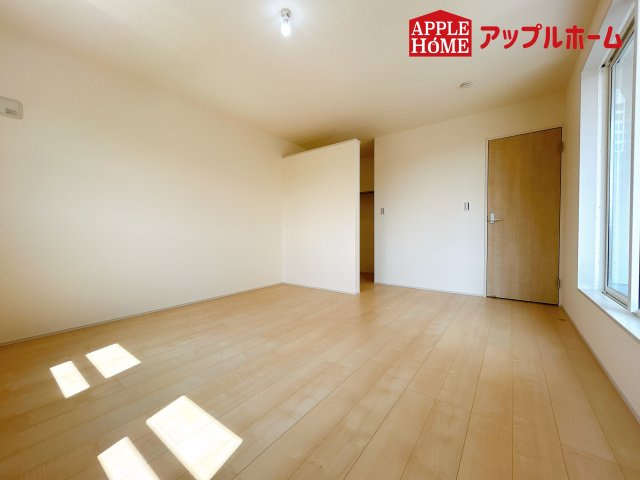 [新築住宅] 鴻巣市鴻巣 第2 全3棟の洋室|２階居室は全室収納あり！たっぷりある収納活用でお部屋もキレイを保てます♪