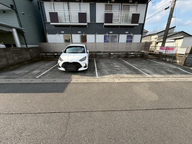 ハイツ旗崎の駐車場|車をお持ちの方に嬉しい駐車場付きの物件です