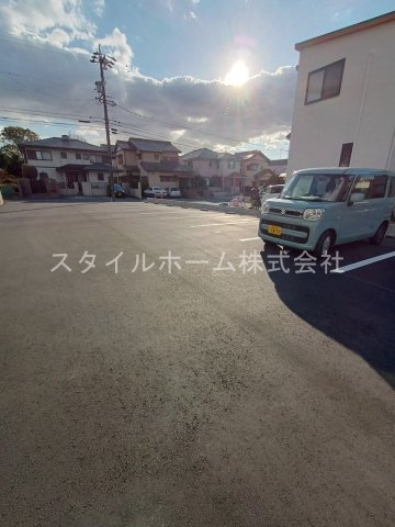 ユトリロ緑ヶ丘の駐車場