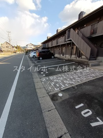 ユトリロ緑ヶ丘の駐車場