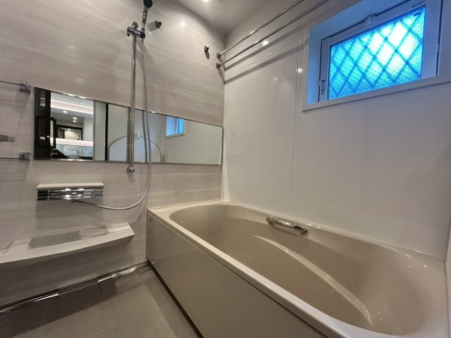 世田谷区玉川　完成デザイナーズ住宅の浴室|2026.04.10撮影　追い炊き機能・浴室乾燥機付ユニットバス