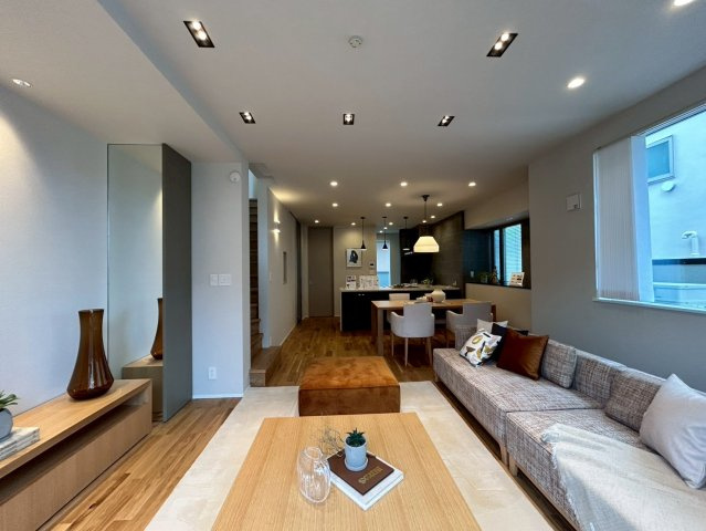 世田谷区玉川　完成デザイナーズ住宅の居間・リビング|2026.04.10撮影　開放感のある22.2帖のLDK 