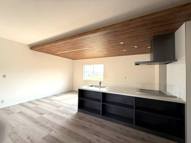 2LDK＋カースペース　三菱エコキュートのキッチン|キッチン・造作棚