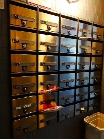 アベニール曙橋のロビー|郵便受け