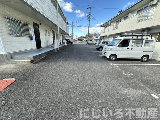 メゾンラメールAの駐車場