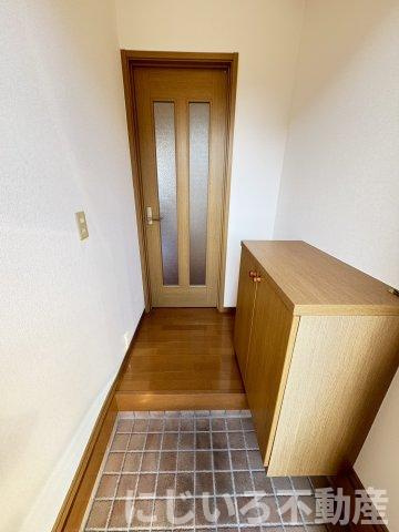 ヨーロピアンシャレ―芝Bの玄関