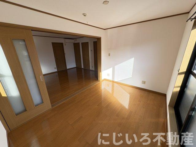 ヨーロピアンシャレ―芝Bの居間・リビング