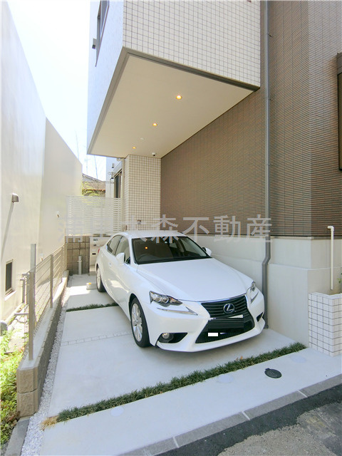 オーラヴァン池上の駐車場