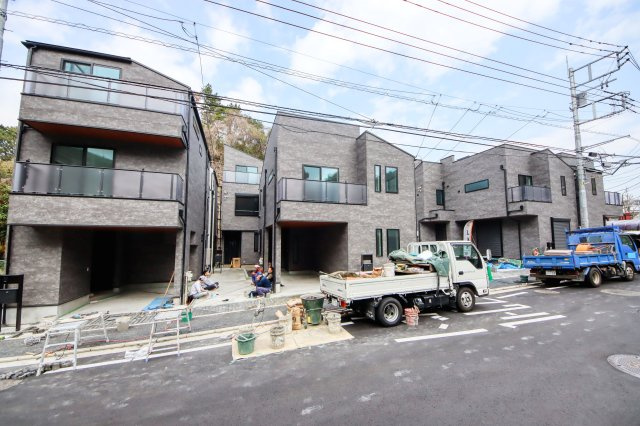 【前面道路含む現地写真】