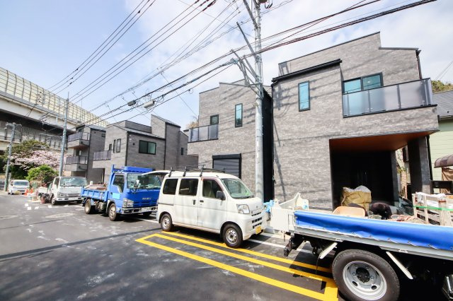 【前面道路含む現地写真】